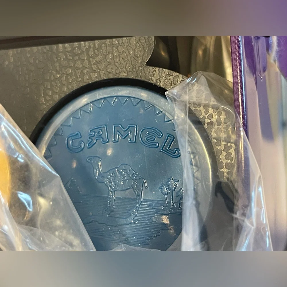 Camel Collectible Poker Set - Picture 5 of 8